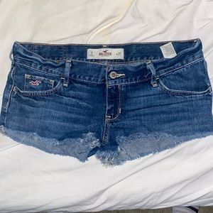 Hollister jean shorts size 5 w27